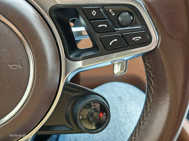 Porsche Cayenne 9YA 27