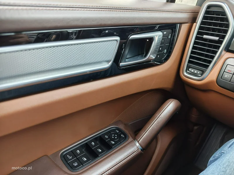 Porsche Cayenne 9YA 10