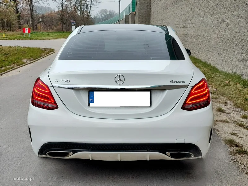 Mercedes-Benz Klasa C W205 C 300 7