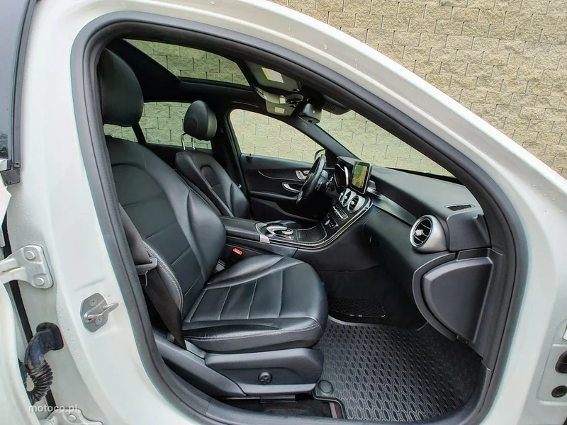Mercedes-Benz Klasa C W205 C 300 9