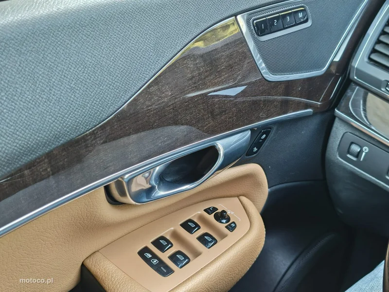 Volvo XC 90 25