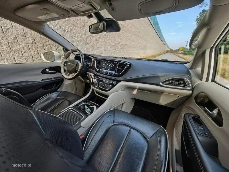 Chrysler Pacifica 11