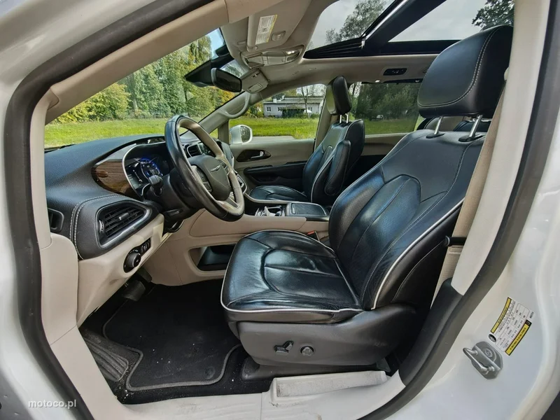 Chrysler Pacifica 12