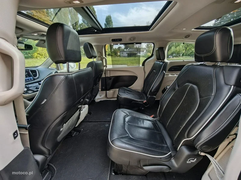 Chrysler Pacifica 15
