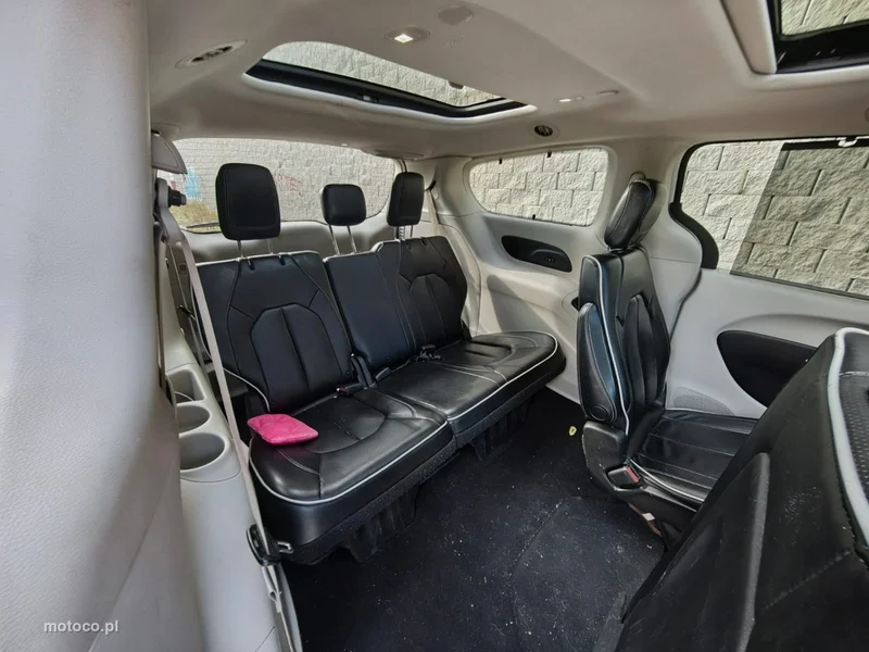 Chrysler Pacifica 16