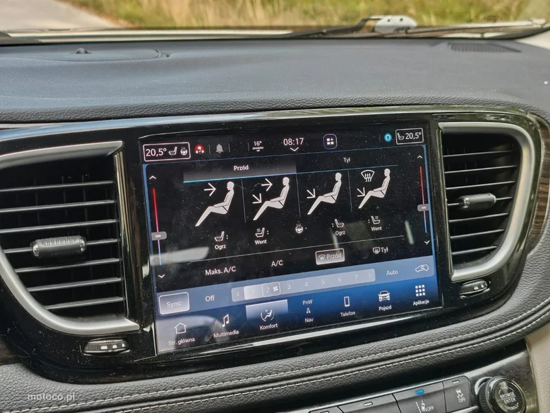 Chrysler Pacifica 19