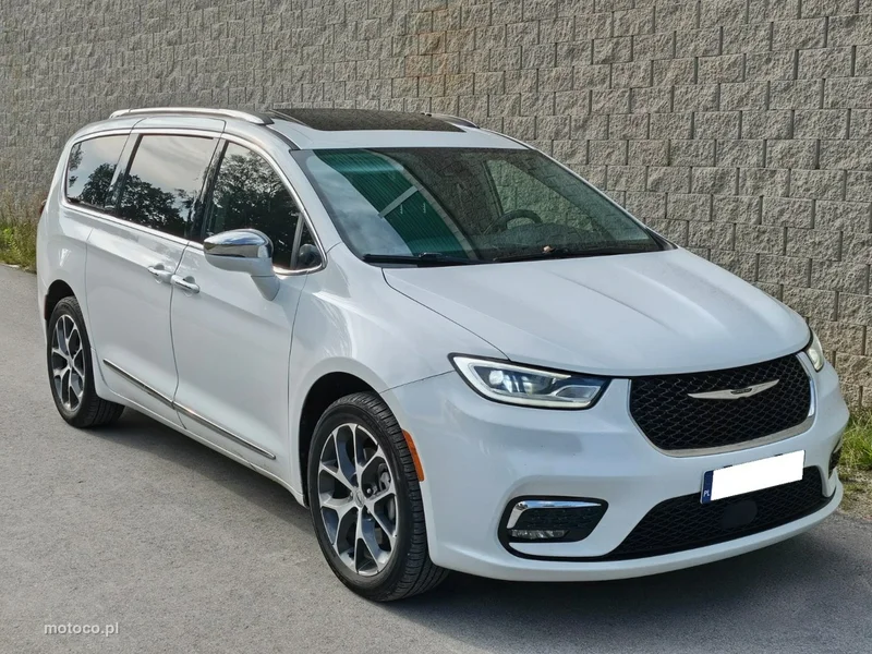 Chrysler Pacifica 3