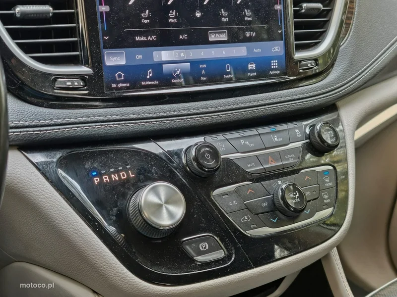 Chrysler Pacifica 21