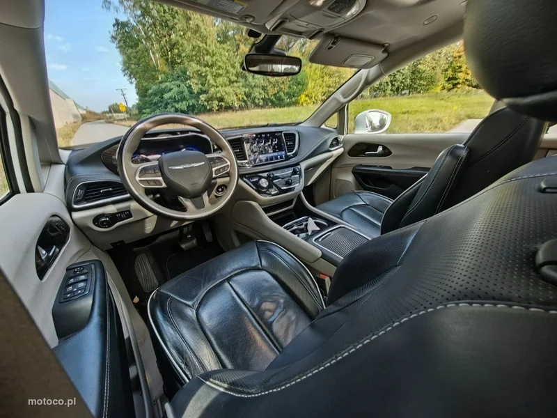 Chrysler Pacifica 10