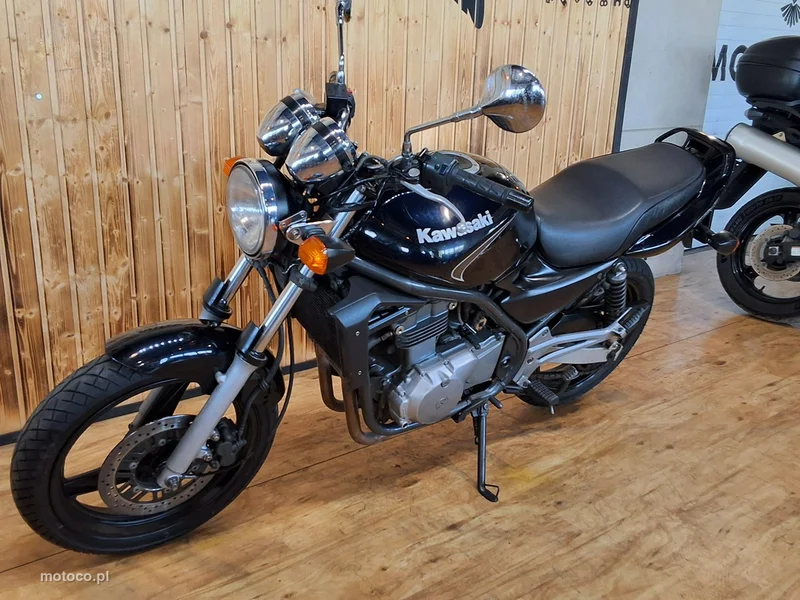 Kawasaki ER 8