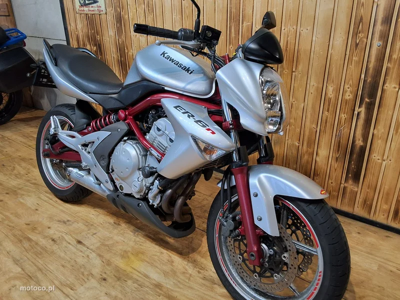 Kawasaki ER 8