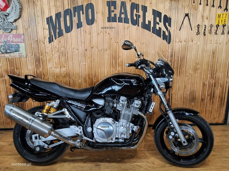 Yamaha XJR 8