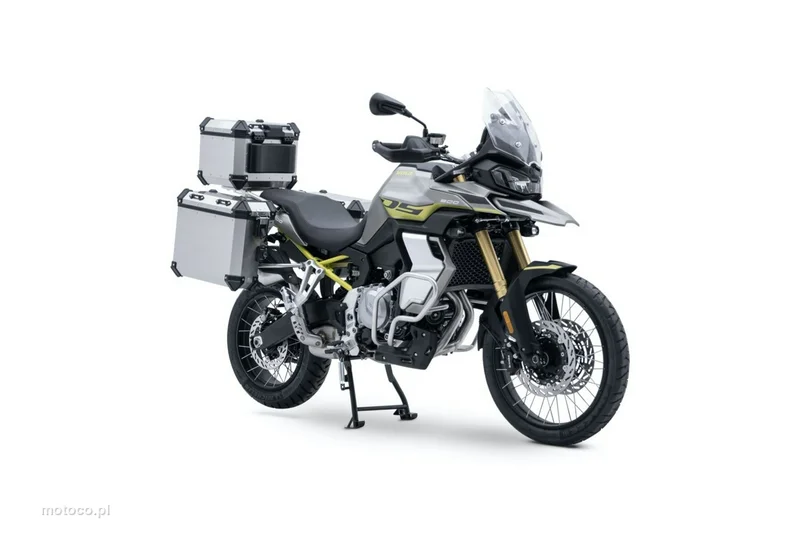 Voge 900DSX 7