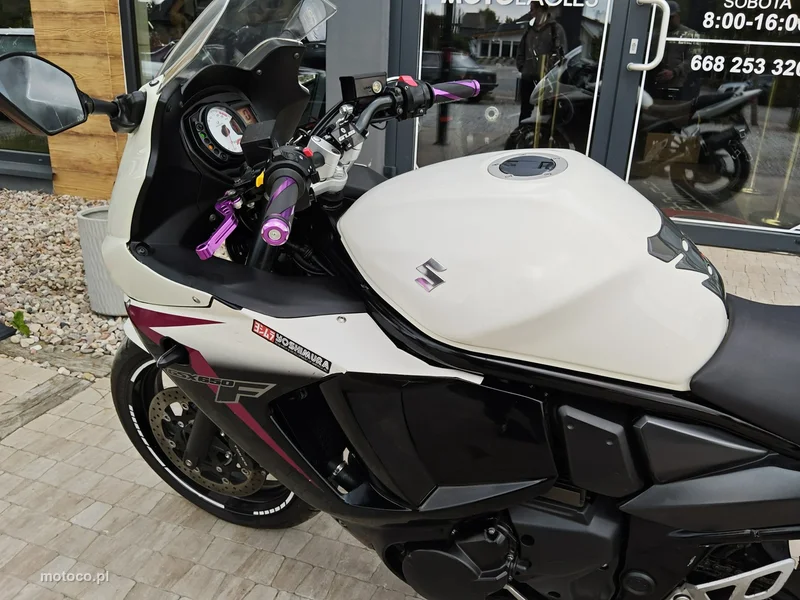 Suzuki GSX-F - Katana 15