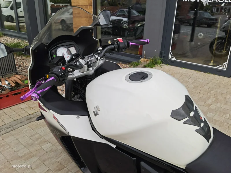 Suzuki GSX-F - Katana 16