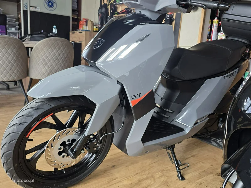 Peugeot Tweet 8