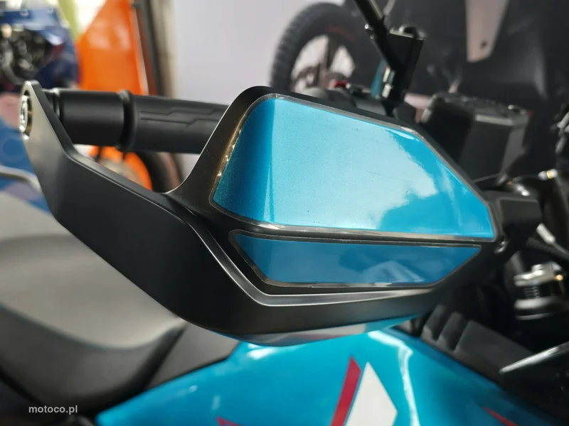 CFMOTO MT-X 15