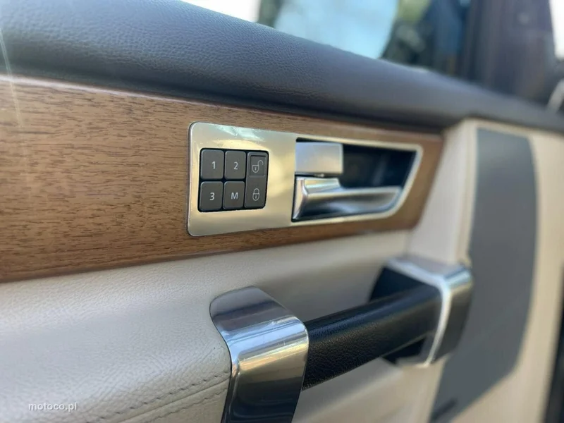 Land Rover Discovery 16