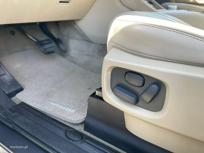 Land Rover Discovery 17