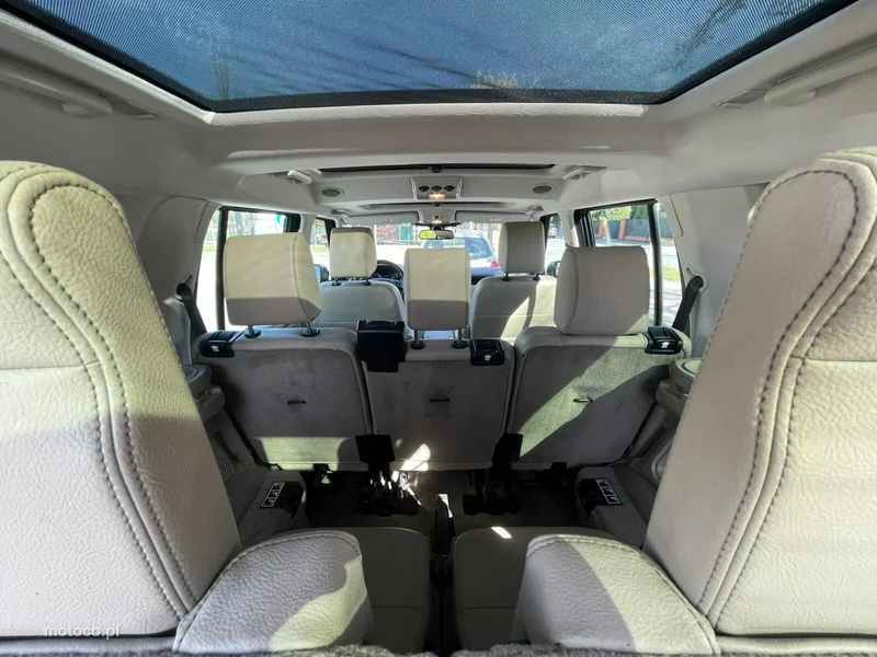 Land Rover Discovery 10