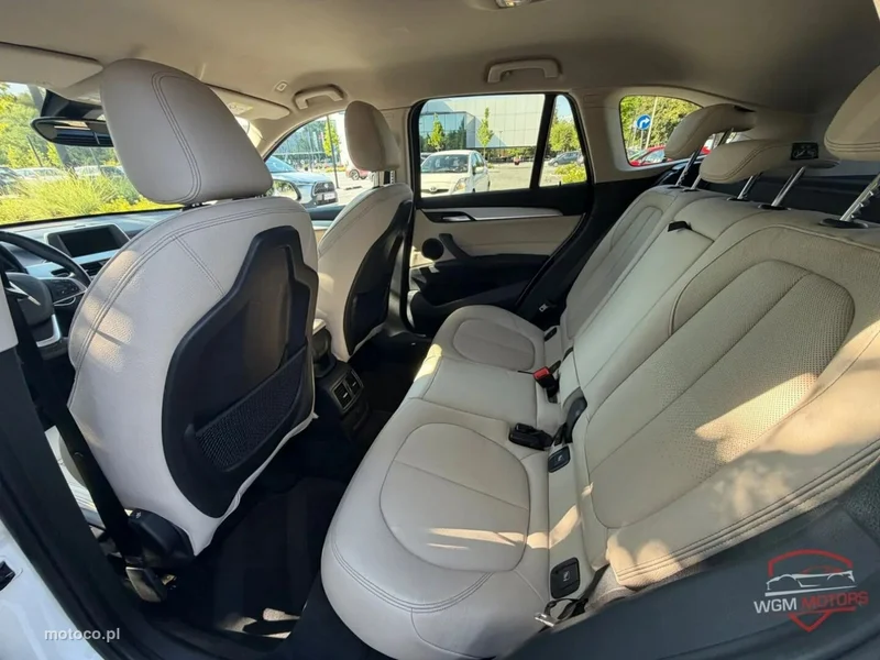 BMW X1 F48 11