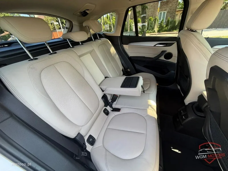 BMW X1 F48 13