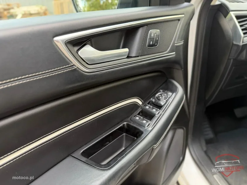 Ford S-Max II 25