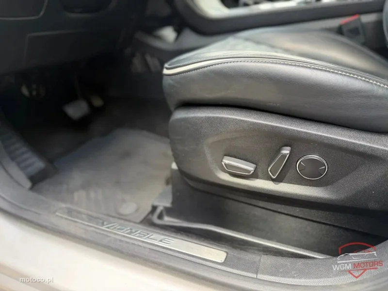 Ford S-Max II 26