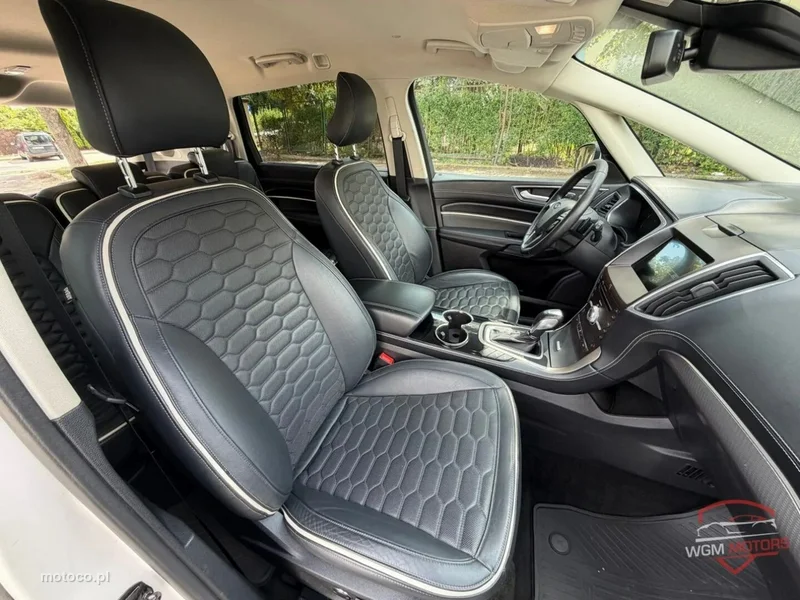 Ford S-Max II 29