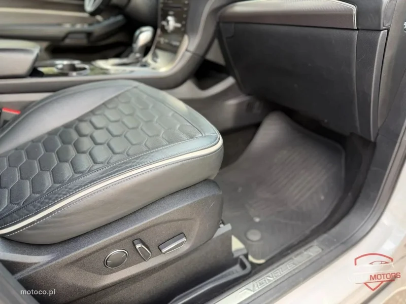 Ford S-Max II 10