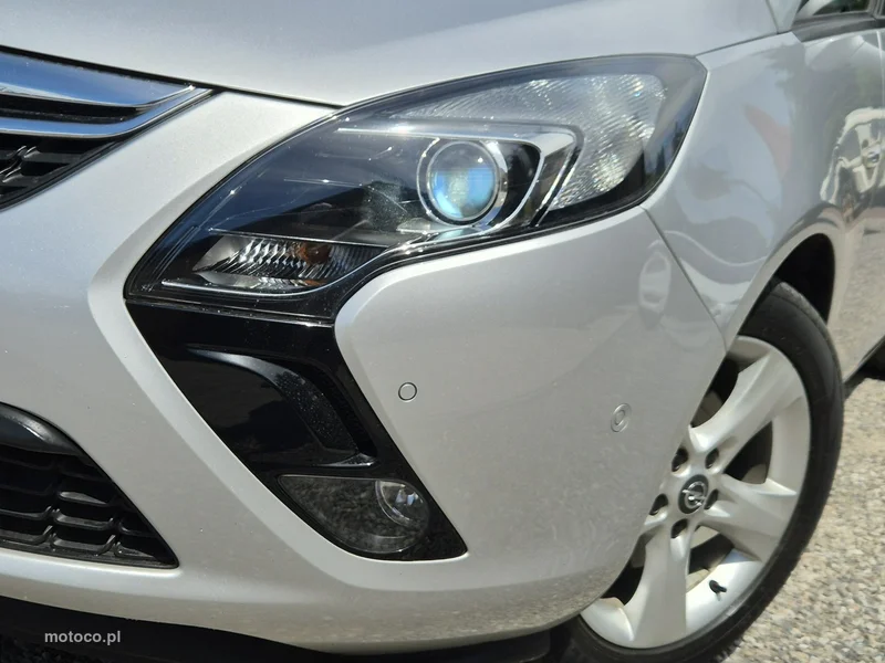 Opel Zafira C Tourer 16