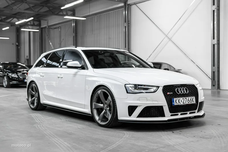 Audi RS4 B8 4