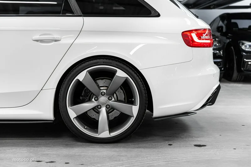 Audi RS4 B8 52