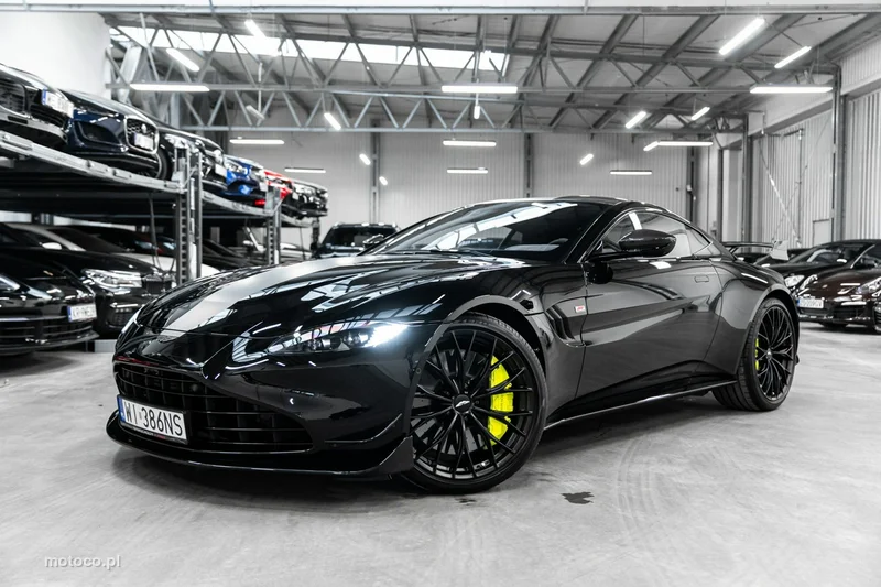 Aston Martin Vantage 2