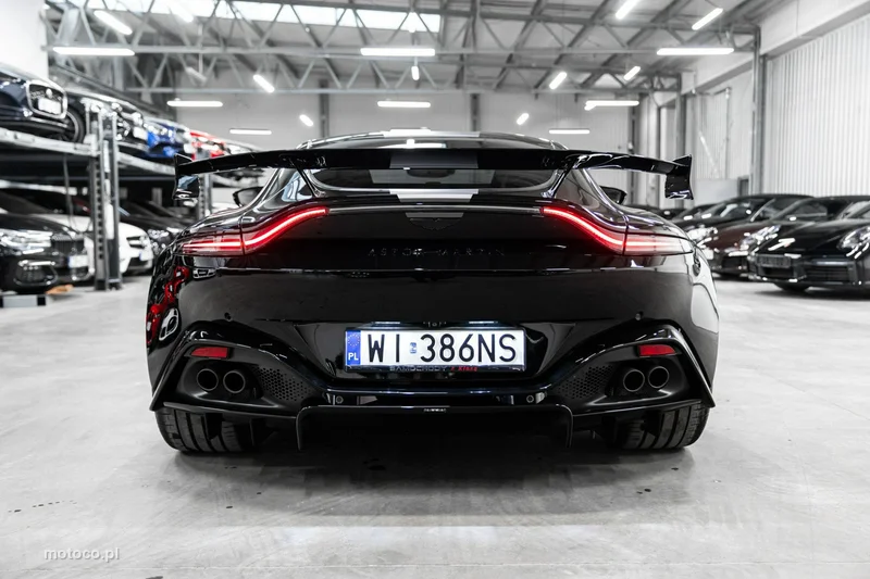 Aston Martin Vantage 11