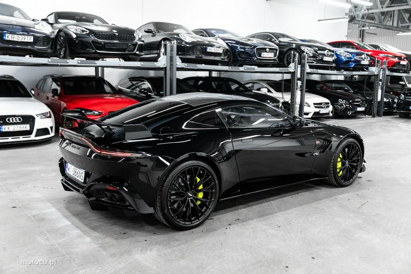 Aston Martin Vantage 12