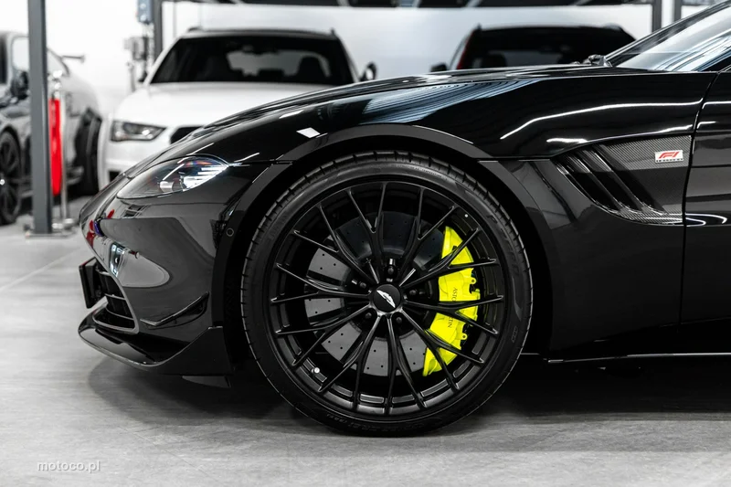Aston Martin Vantage 15