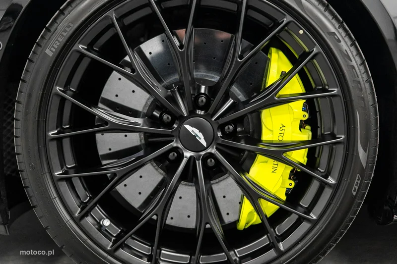 Aston Martin Vantage 17