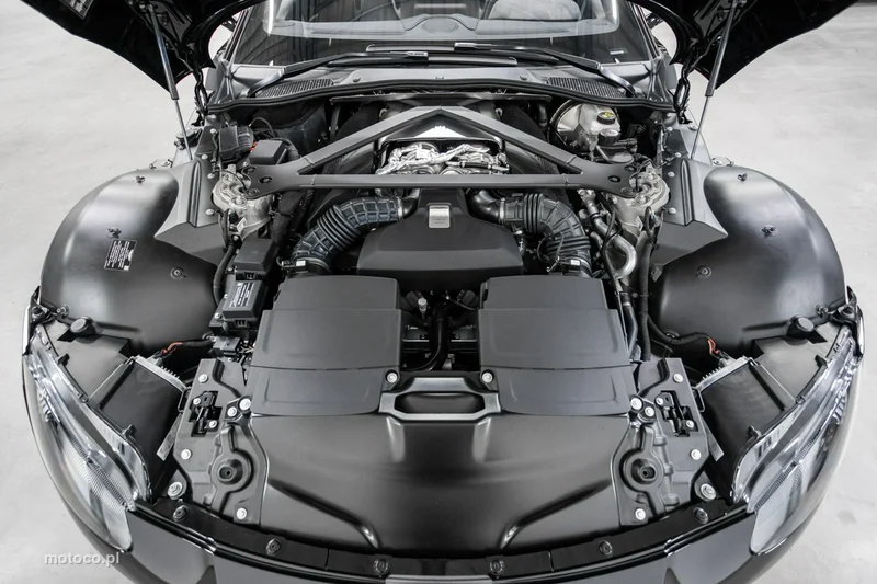 Aston Martin Vantage 23