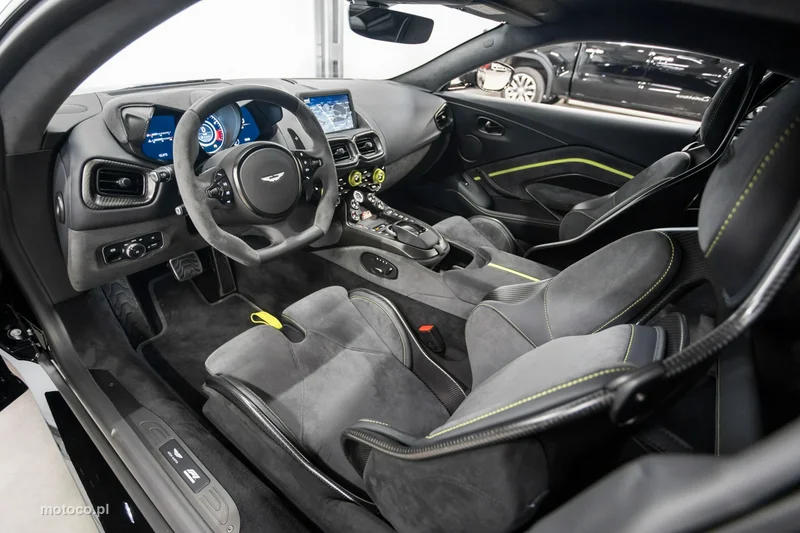 Aston Martin Vantage 25