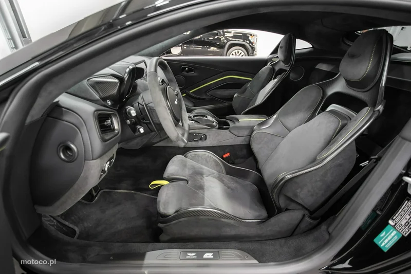 Aston Martin Vantage 26