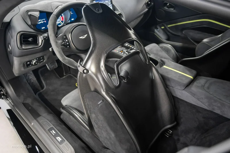 Aston Martin Vantage 27