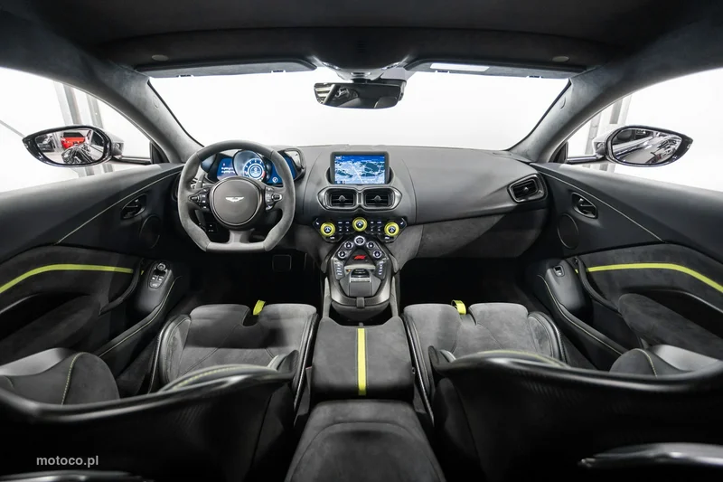 Aston Martin Vantage 29