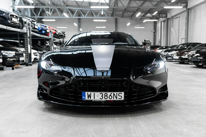 Aston Martin Vantage 4