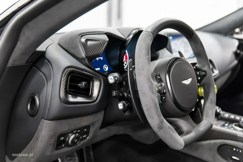 Aston Martin Vantage 31