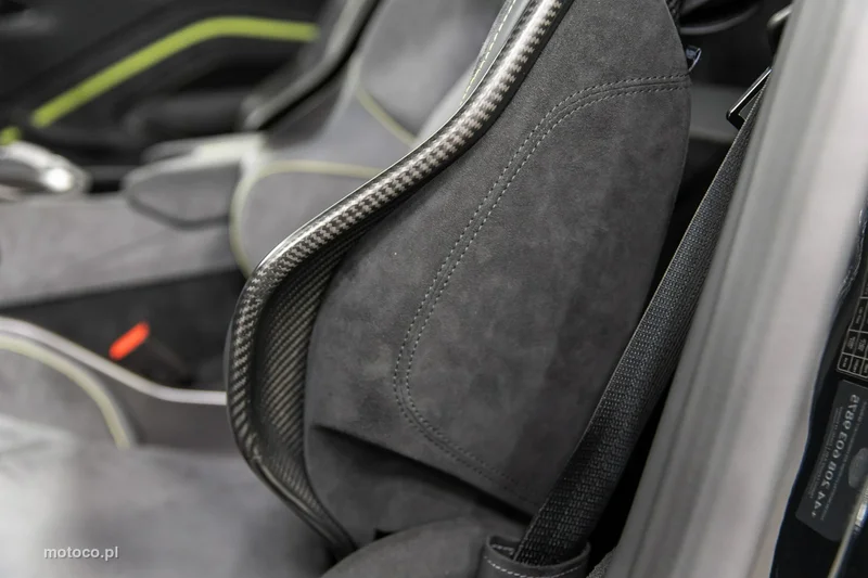 Aston Martin Vantage 36