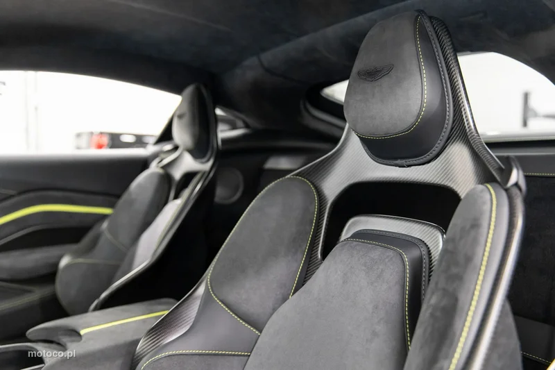 Aston Martin Vantage 37