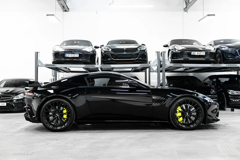 Aston Martin Vantage 7