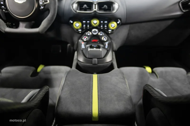 Aston Martin Vantage 61