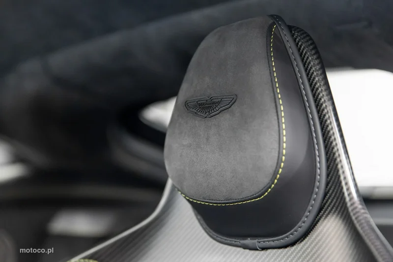 Aston Martin Vantage 64